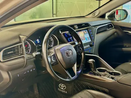 Toyota Camry 2018 года за 12 100 000 тг. в Астана – фото 18