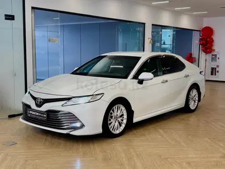Toyota Camry 2018 года за 12 100 000 тг. в Астана