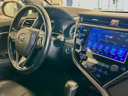 Toyota Camry 2018 года за 12 100 000 тг. в Астана – фото 20