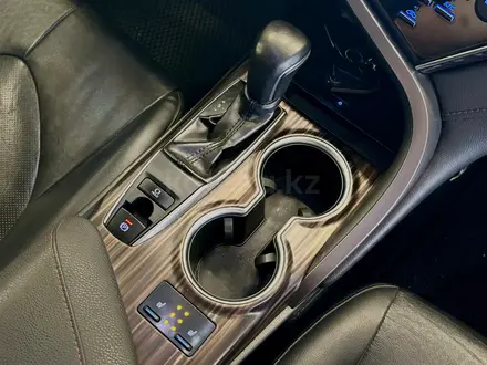 Toyota Camry 2018 года за 12 100 000 тг. в Астана – фото 21