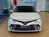 Toyota Camry 2018 года за 12 400 000 тг. в Астана – фото 2