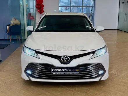 Toyota Camry 2018 года за 12 100 000 тг. в Астана – фото 2