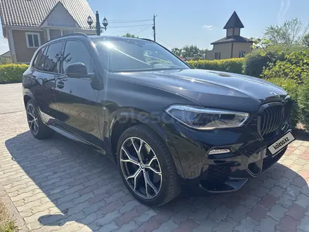 BMW X5 2021 года за 41 000 000 тг. в Костанай – фото 2