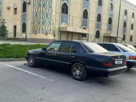 Mercedes-Benz E 220 1993 года за 2 800 000 тг. в Шу – фото 15