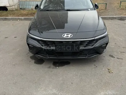 Hyundai Elantra 2023 года за 9 400 000 тг. в Костанай – фото 2