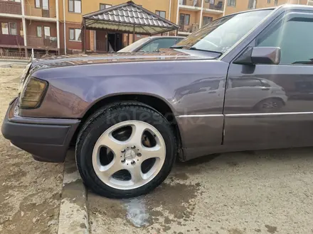 Mercedes-Benz E 230 1988 года за 2 000 000 тг. в Кызылорда – фото 18