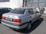 Volkswagen Vento 1993 года за 1 300 000 тг. в Сатпаев – фото 2