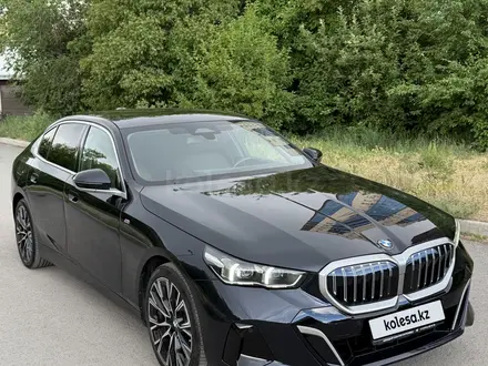 BMW 530 2024 года за 29 000 000 тг. в Караганда – фото 2