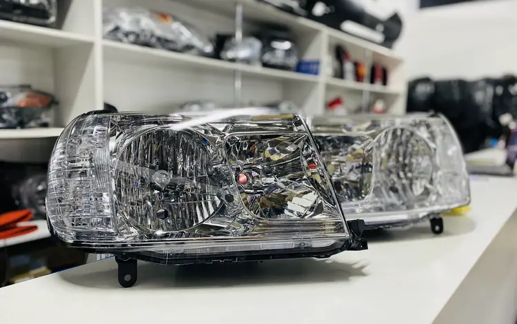 Фара на тойота ланд крузер 100 за 28 000 тг. в Астана