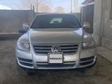 Volkswagen Touareg 2006 года за 4 400 000 тг. в Тараз – фото 4
