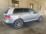 Volkswagen Touareg 2006 года за 4 400 000 тг. в Тараз – фото 3