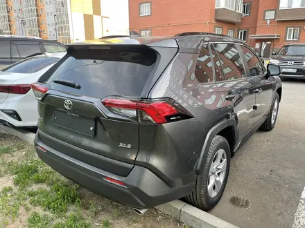 Toyota RAV4 2021 года за 17 500 000 тг. в Уральск – фото 14