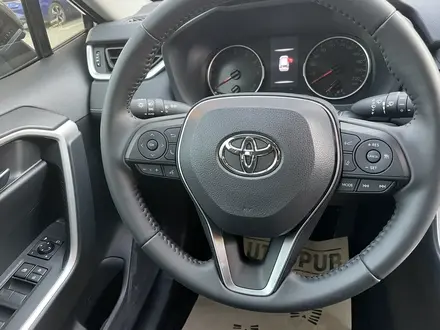 Toyota RAV4 2021 года за 17 500 000 тг. в Уральск – фото 7