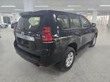 Toyota Land Cruiser Prado 2023 годаүшін32 000 000 тг. в Актобе – фото 4