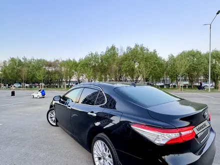 Toyota Camry 2020 года за 14 300 000 тг. в Алматы – фото 3
