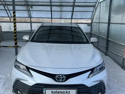 Toyota Camry 2023 года за 18 700 000 тг. в Астана – фото 2