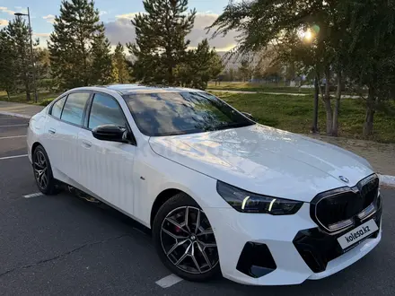 BMW 520 2024 года за 31 500 000 тг. в Астана – фото 2