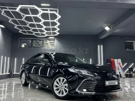 Toyota Camry 2023 года за 17 200 000 тг. в Алматы