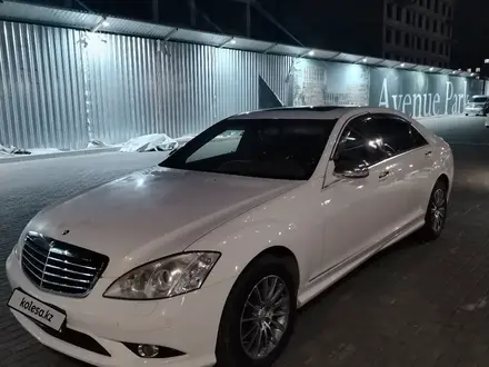 Mercedes-Benz S 550 2006 года за 7 000 000 тг. в Актау