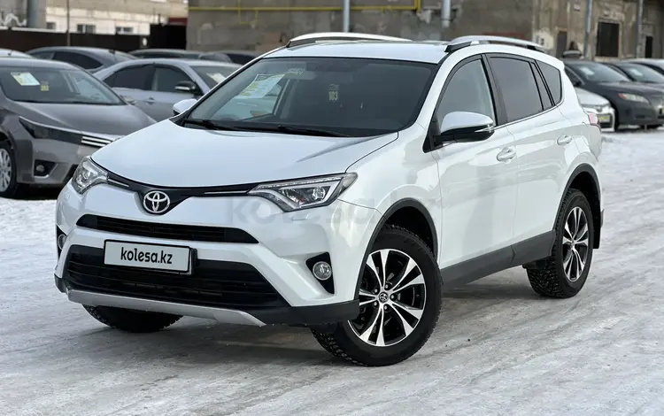 Toyota RAV4 2018 года за 12 980 000 тг. в Актобе