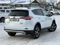 Toyota RAV4 2018 года за 12 980 000 тг. в Актобе – фото 5