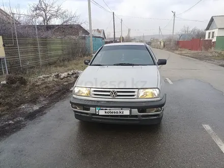 Volkswagen Vento 1993 года за 1 500 000 тг. в Талдыкорган – фото 2