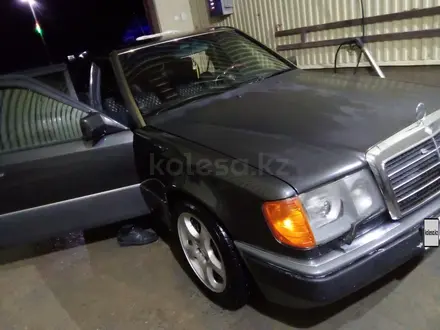 Mercedes-Benz E 220 1990 года за 1 800 000 тг. в Аральск – фото 2