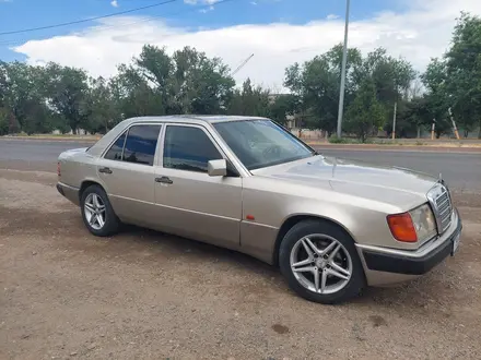 Mercedes-Benz E 230 1991 года за 1 750 000 тг. в Тараз – фото 2