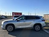 Toyota Highlander 2022 годаfor28 000 000 тг. в Актау – фото 4