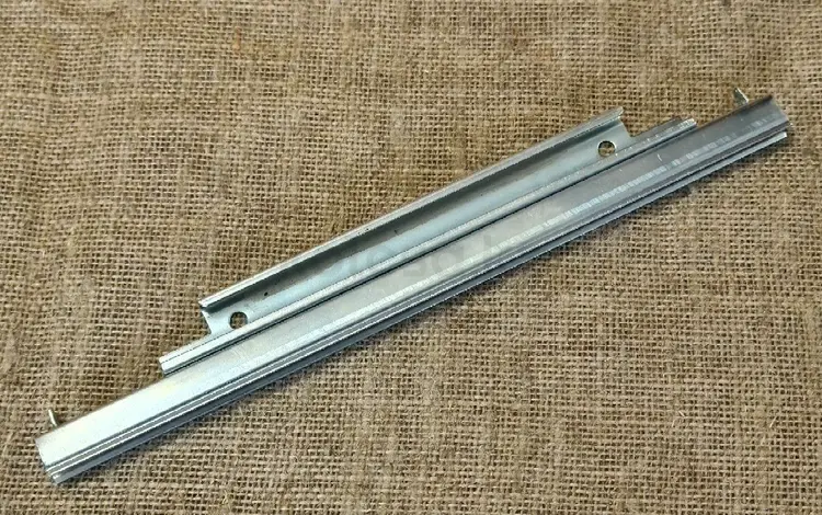 Направляющая заднего стекла на 4Раннер и Сюрф 130 за 9 000 тг. в Астана