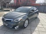 Toyota Avalon 2013 года за 7 400 000 тг. в Атырау
