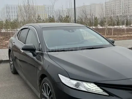 Toyota Camry 2022 года за 18 500 000 тг. в Астана – фото 3