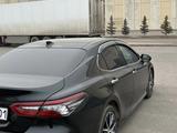 Toyota Camry 2022 года за 18 500 000 тг. в Астана – фото 4