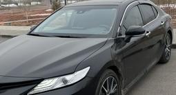 Toyota Camry 2022 года за 18 500 000 тг. в Астана – фото 2