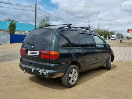 Volkswagen Sharan 1995 года за 1 850 000 тг. в Актобе – фото 3