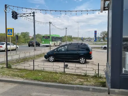 Volkswagen Sharan 1995 года за 1 850 000 тг. в Актобе – фото 5