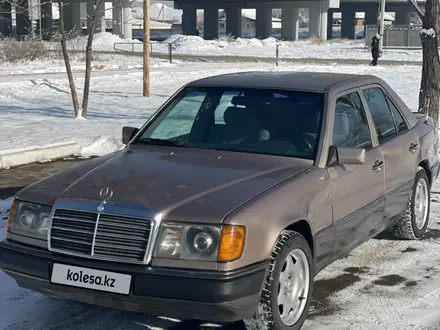 Mercedes-Benz E 220 1993 года за 2 500 000 тг. в Алматы