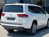 Toyota Land Cruiser 2023 года за 57 750 000 тг. в Уральск – фото 4