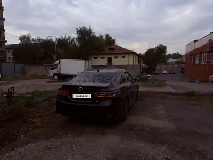 Toyota Camry 2019 года за 10 000 000 тг. в Алматы – фото 4