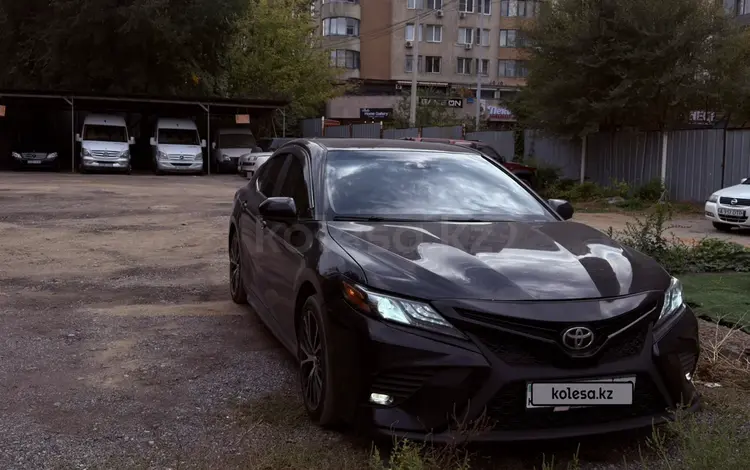 Toyota Camry 2019 года за 10 000 000 тг. в Алматы