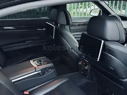 BMW 750 2013 года за 12 990 000 тг. в Актобе – фото 8