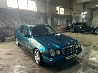 Mercedes-Benz E 230