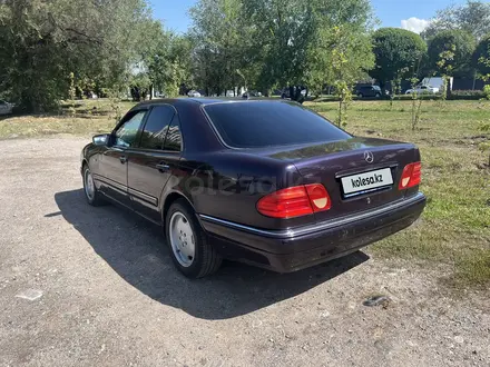 Mercedes-Benz E 240 1998 года за 2 300 000 тг. в Алматы – фото 5