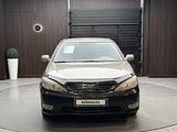 Toyota Camry 2005 года за 4 150 000 тг. в Актобе – фото 2