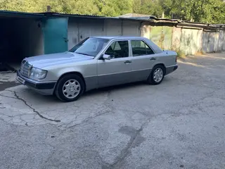 Mercedes-Benz E 230