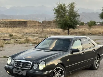 Mercedes-Benz E 280 1997 года за 2 800 000 тг. в Алматы