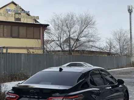 Toyota Camry 2019 года за 10 000 000 тг. в Атырау – фото 3