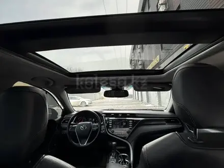 Toyota Camry 2019 года за 10 000 000 тг. в Атырау – фото 4