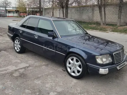 Mercedes-Benz E 220 1995 года за 2 500 000 тг. в Шымкент – фото 2