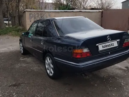 Mercedes-Benz E 220 1995 года за 2 500 000 тг. в Шымкент – фото 3